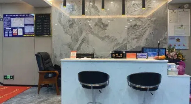 Sanjiangyuan Hotel, Rezervați Hotel Hoteluri în Yunnan cu parcare, Parcare
