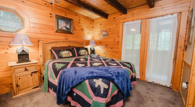 Always Christmas 2 Bedroom Cabin by RedAwning, Забронировать Дом для отпуска Пиджен-Фордж Great Smoky Mountains National Park