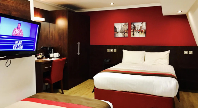 Четырёхместный номер Standard Royal Cambridge Hotel
