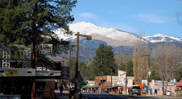 Ruidoso Respite - Six Bedroom Cabin with Hot Tub, Rezervați Hotel Alto New Mexico