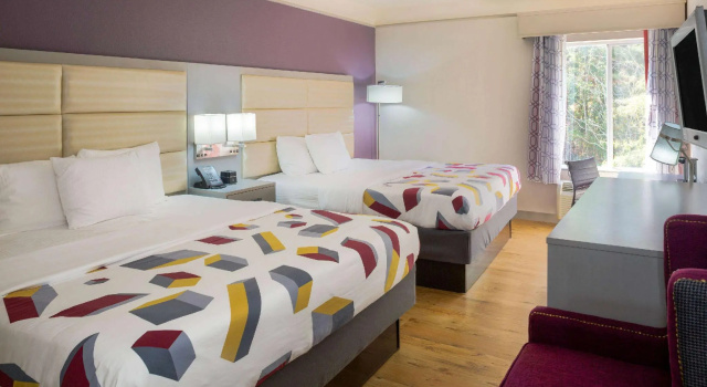 Четырёхместный номер Standard La Quinta by Wyndham Mobile - Daphne