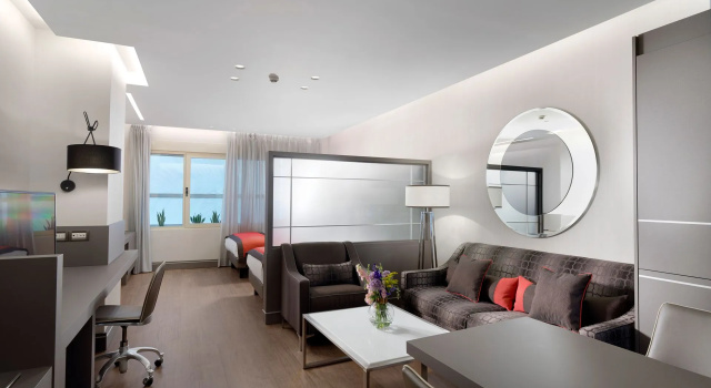 Holiday Suites