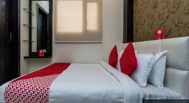 OYO 12128 Hotel Sajan Palace, Забронировать Отель Отели Удджайна 3 звезды, 3*