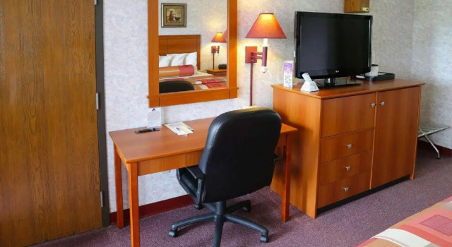 Номер Standard Magnuson Hotel Howell/Brighton