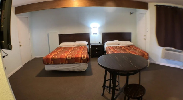Двухместная студия с видом на горы Tower 64 Motel & RV