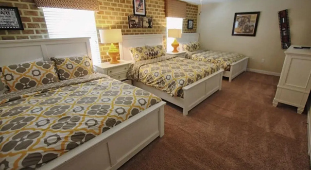 Gorgeous 9 Bedroom Pool Home Sleeps up to 24 People, Забронировать Отель Фор Корнерз штат Флорида