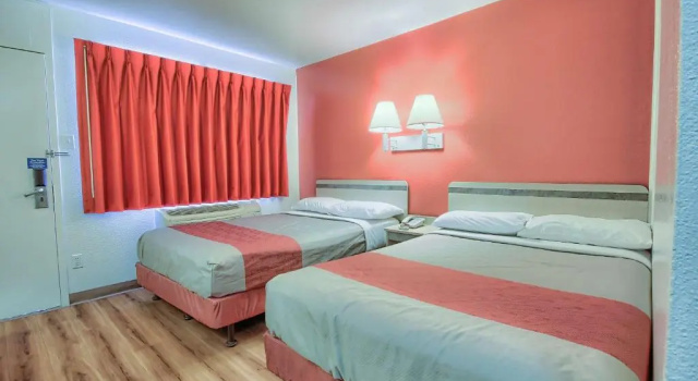 Четырёхместный номер Standard Motel 6-Tulare, CA