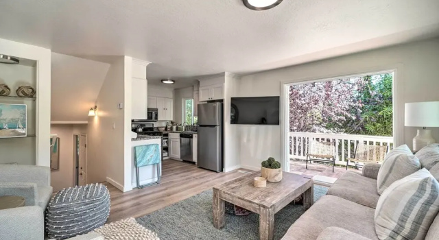 Cozy Cali Condo, Walk to Summerland Beach!, 预订 公寓 萨默兰 圣巴巴拉及其周边