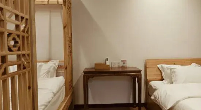 Люкс Luogong Qiuyuan Homestay (Luoyi Ancient City Lijingmen Cross Street)