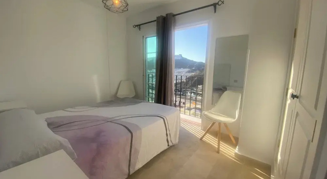 New Renovated Family Home Above Swimming Pool!