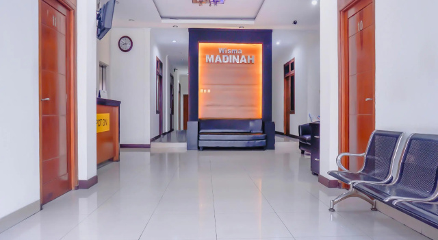 SPOT ON 3072 Wisma Madinah Syariah, Забронировать Отель Тана Абанг Джакарта, рядом с BCA Tower