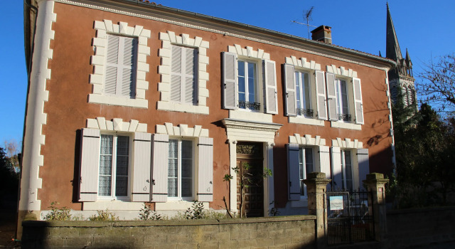 Les Chambres d'Eugénie, Đặt Khách sạn Labatut Limousin