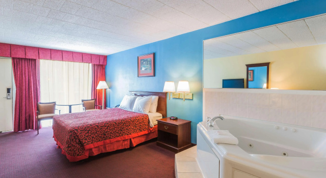 Days Inn by Wyndham East Stroudsburg, Забронировать Отель Ист-Страудсберг Alpine Mountain