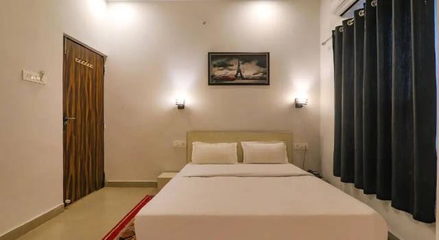 FabHotel SR Inn, Забронировать Отель Отели Вибхути Кханд с завтраком, Завтраки