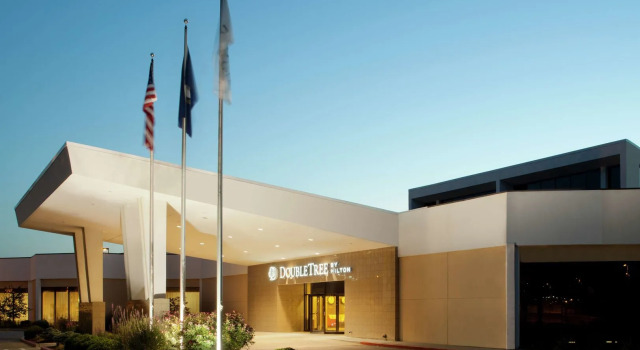 DoubleTree Cincinnati Airport, Rezervovat Hotel Hebron Northern Kentucky River Region