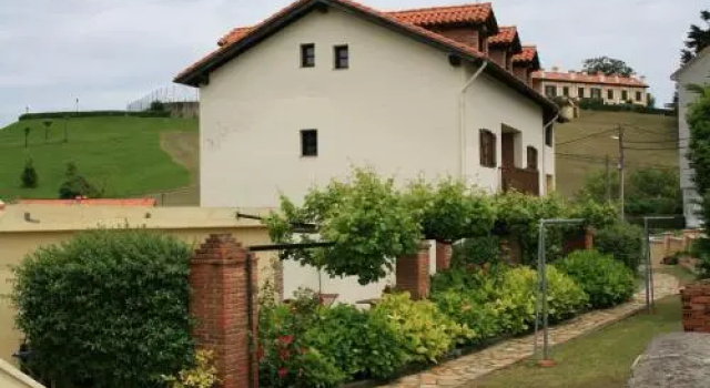 Vivienda Casa Luisa, Забронировать Отель Комильяс Cantabria Coast, рядом с Пляж Комиллас
