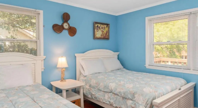 A Writer's Island Cottage by Oak Island Accommodations, Забронировать Дом для отпуска Коттеджи Острова Оук, Коттедж