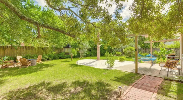 Pet-friendly Pensacola Home w/ Sunny Backyard!, Buchen Sie Ferienhaus Pensacola Beach Panhandle Florida