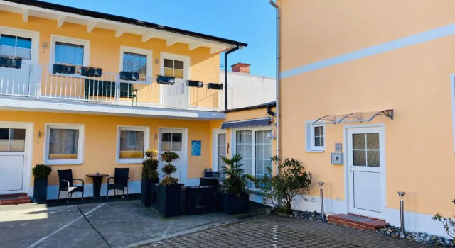 Pension & Ferienwohnungen Schneidereit, Book Pension Sassnitz Rügen