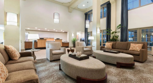 Comfort Suites Baton Rouge South I-10, Забронировать Отель Отели Батон-Руж с парковкой, Парковка