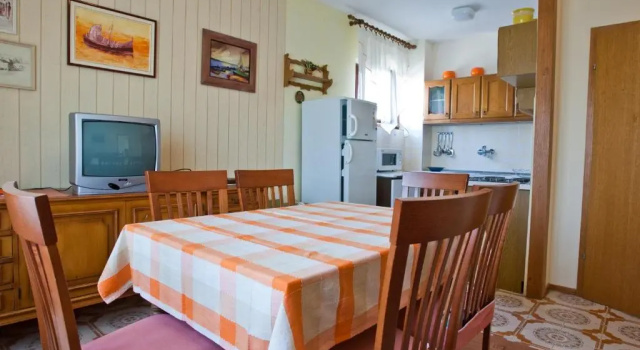 Apartments Sanda - 10 M from the beach, Забронировать Апартаменты/квартира Отели Ciovo Island с парковкой, Парковка