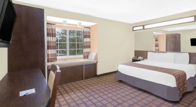 Люкс Microtel Inn & Suites by Wyndham Franklin
