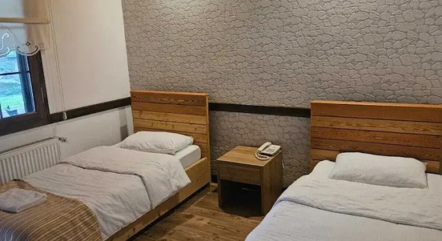 Deği̇rmenbaşi Otel & Restoran, Забронировать Отель Отели Гёльджюк с бассейном, Бассейн