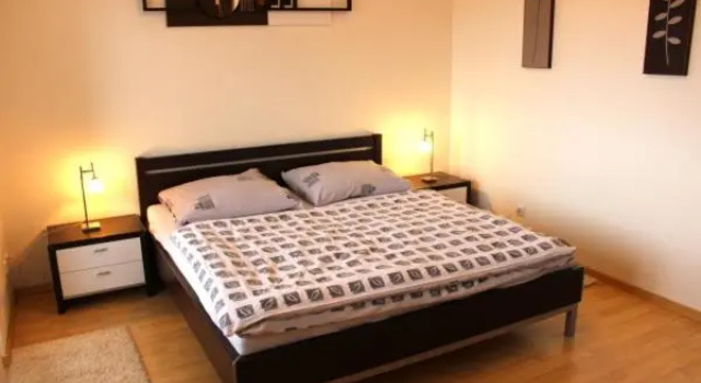 Holiday House - Orange Antik 112 Lipno Home, Забронировать Отель Отели Водохранилища Липно с парковкой, Парковка