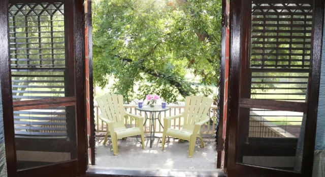 Люкс с балконом Iron Horse Inn