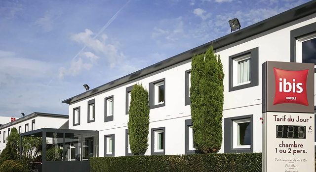 Кровать в общем номере ibis Saint-Malo Madeleine