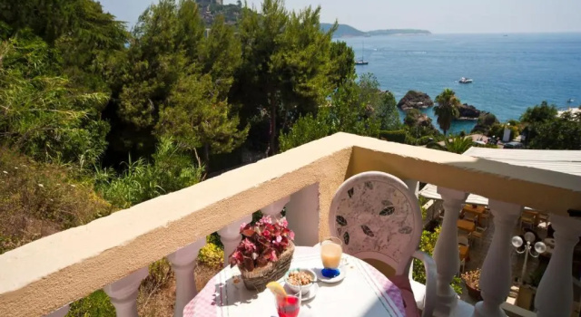 Двухместный номер Standard с частичным видом на море Hotel Giardino Delle Ninfe E La Fenice
