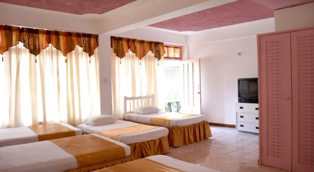 Пятиместный номер Standard Marine View Hotel