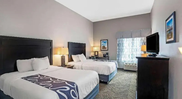 Четырёхместный номер Standard La Quinta by Wyndham Brookshire West Katy