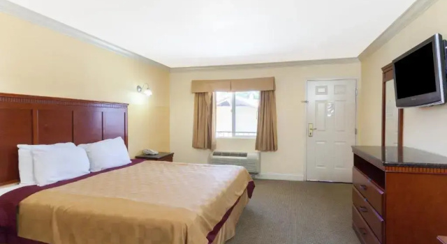 Номер Travelodge by Wyndham Brea