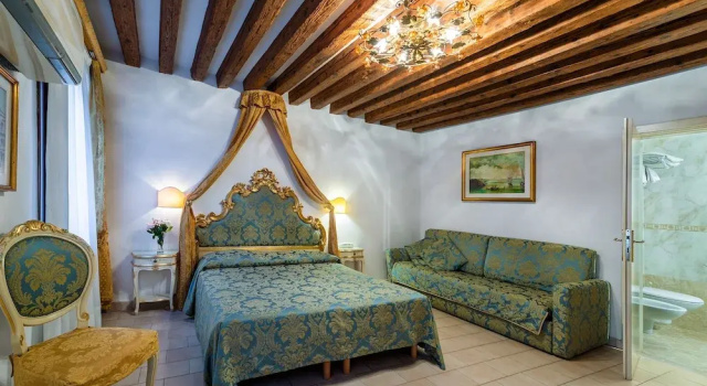 Трёхместный номер Standard Hotel Al Vagon