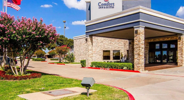 Comfort Inn and Suites Plano East, Забронировать Отель Отели Dallas - Fort Worth Metropolitan Area с парковкой, Парковка