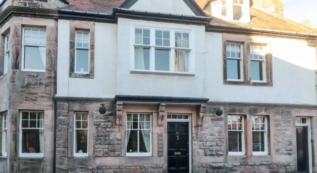 Коттедж Iona 10 Palace Street East