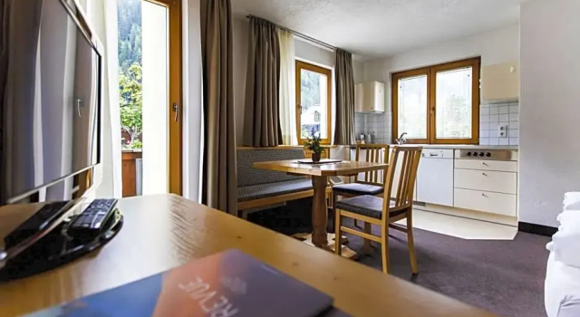 Четырёхместный номер Standard Hotel Montfort