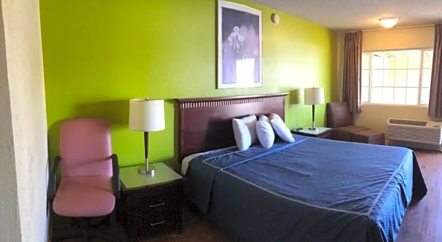 Standart çift kişilik oda Discovery Inn