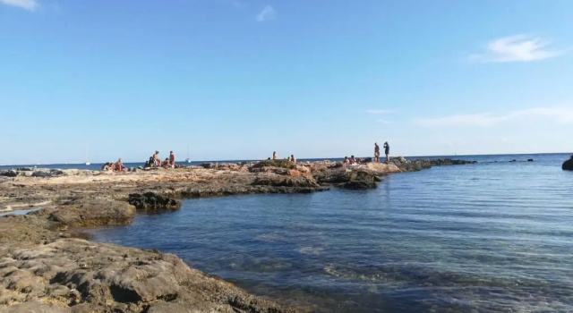 Апартаменты Holiday & House - Imparato Carini Costa Verde - Appartamento con giardino privato - porzione di Villa residenziale a pochi passi dal mare