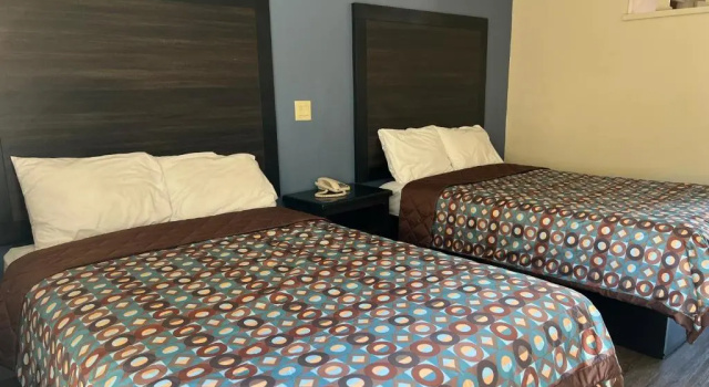 Четырёхместный номер Standard Economy Inn Fresno Yosemite