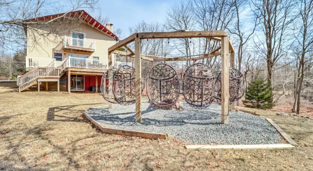 Коттедж Fire Pit + Game Room: Spacious Poconos Retreat!