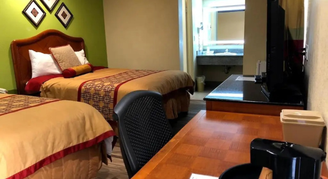 Четырёхместный номер Standard Imperial Inn Oakland