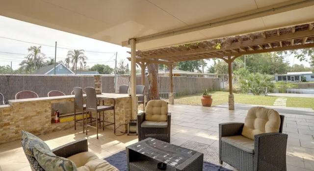 Waterfront Home w/ Game Room, 2 Miles to Beach!, Rezervați Casă de vacanță Bay Pines Pinellas County