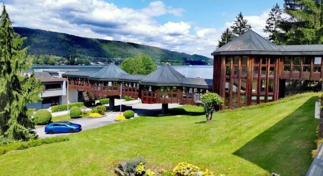 Hotel Parks, Забронировать Отель Отели Фельден-ам-Вёртерзе с бассейном, Бассейн