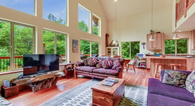 Little Bear Lodge - Three Bedroom Home with Mountain View,  Διακοσστικό σπίτι Skykomish Ηνωμένες Πολιτείες