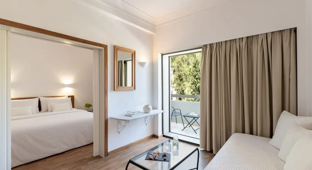 Номер Family с видом на внутреннюю территорию Grecotel LUXME Dama Dama