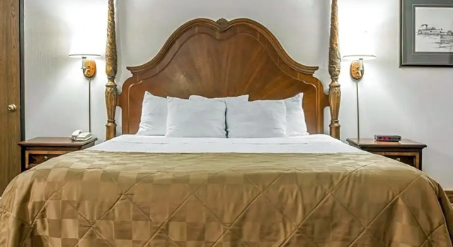 Двухместный номер Standard с видом на озеро Clarion Hotel Mackinaw City Beachfront