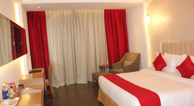 Hotel the Plaza, Забронировать Отель Отели Telangana с бассейном, Бассейн