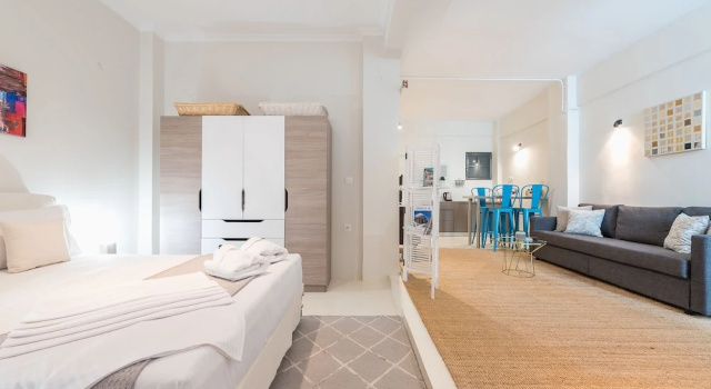 Stylish and Spacious Koukaki Apartment by Cloudkeys
